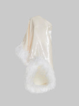 Nina One-Shoulder-Kleid in Champagner-Schimmer – mit Feder- und Paillettendetails