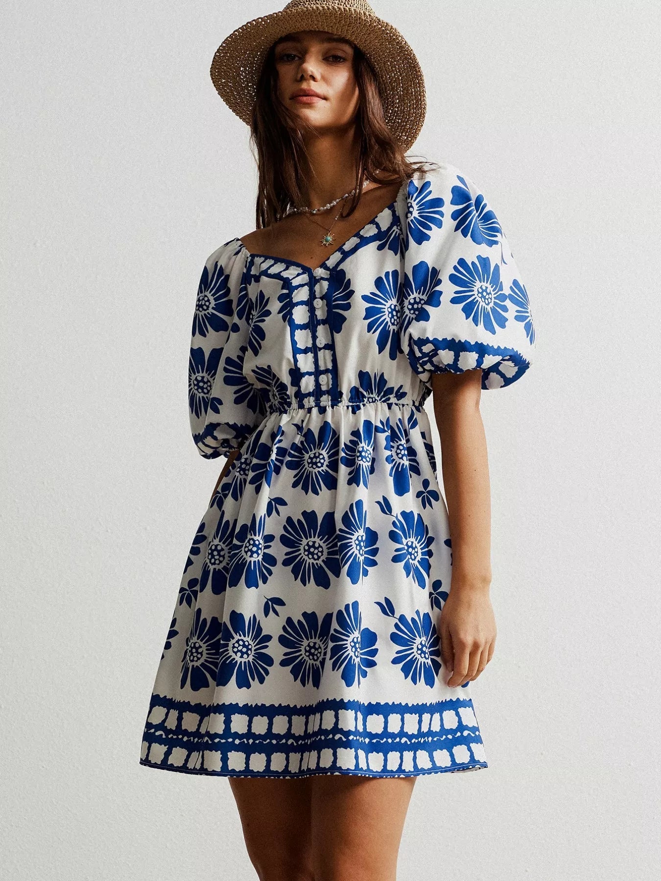 Geblümtes Minikleid mit Puffärmeln