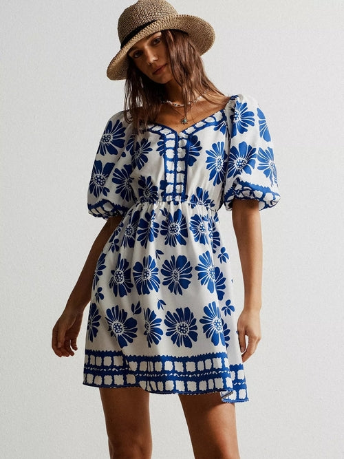 Geblümtes Minikleid mit Puffärmeln
