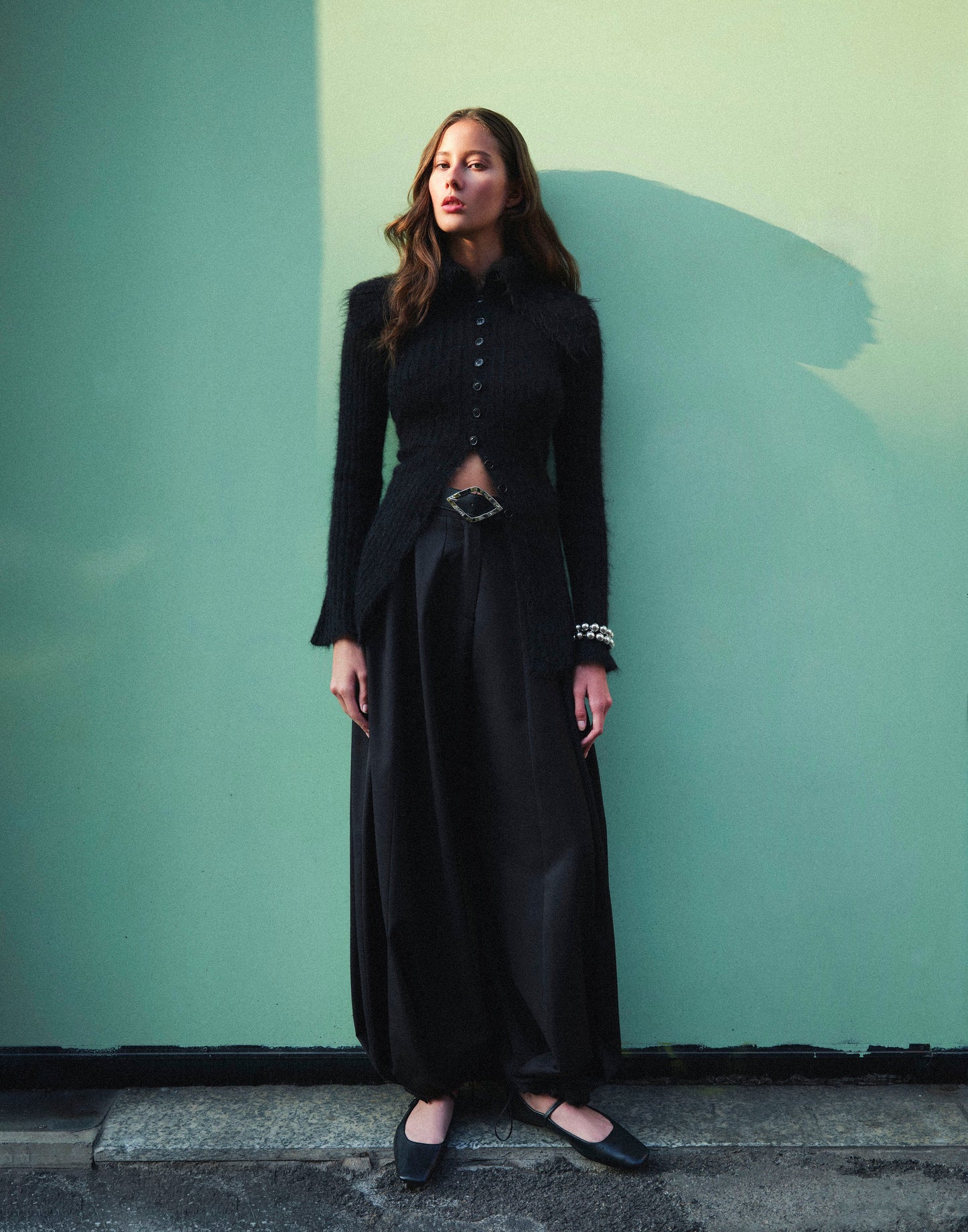 Abby Hose in Schwarz Onyx – Hochgeschnittener Ballonbein