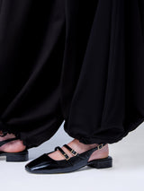 Abby Hose in Schwarz Onyx – Hochgeschnittener Ballonbein