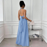 Sommerblaues Neckholder-Kleid rückenfrei zum Schnüren an der Taille figurbetonend für den Strand