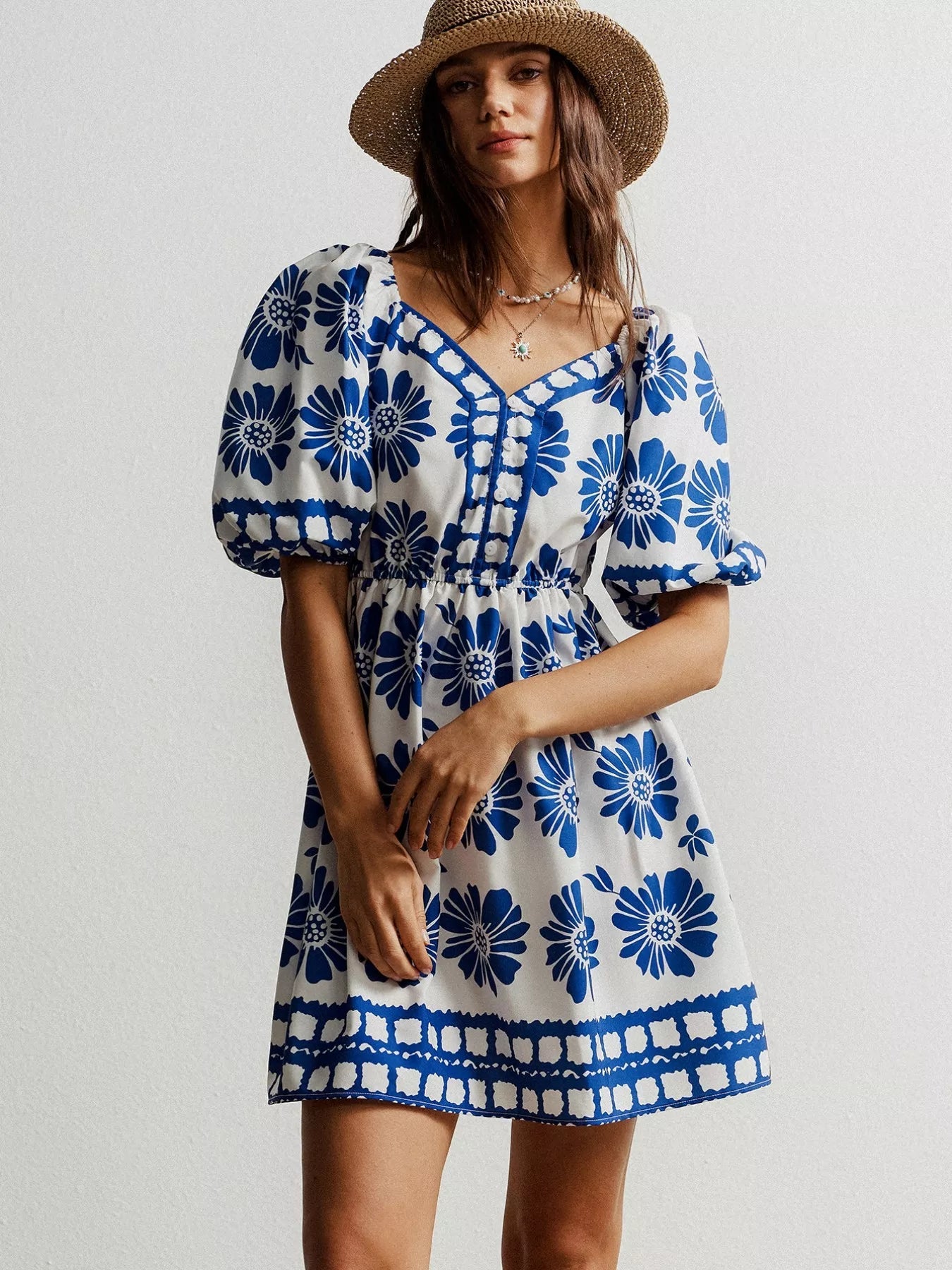 Geblümtes Minikleid mit Puffärmeln