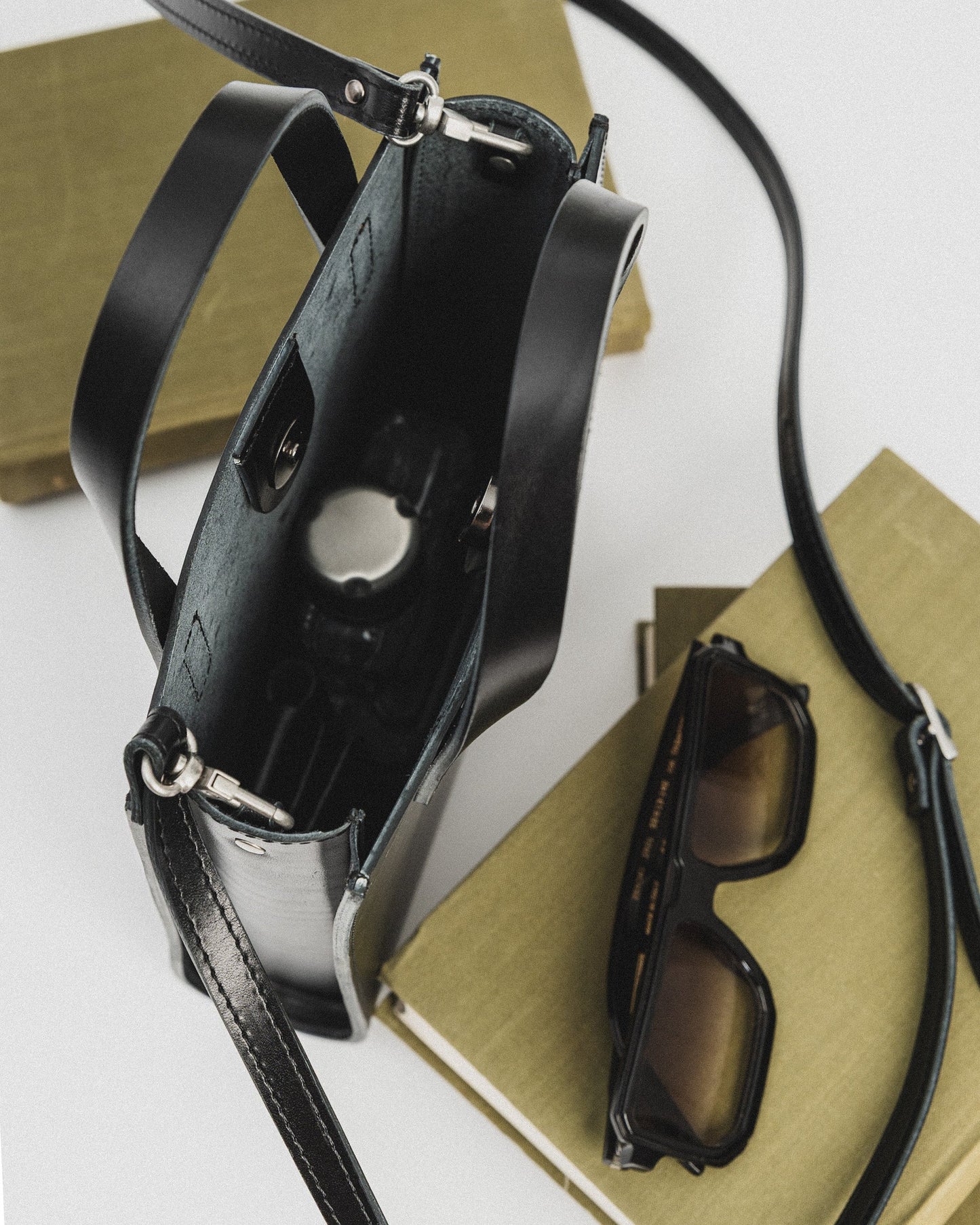 Bold Bucket Handbag - Black