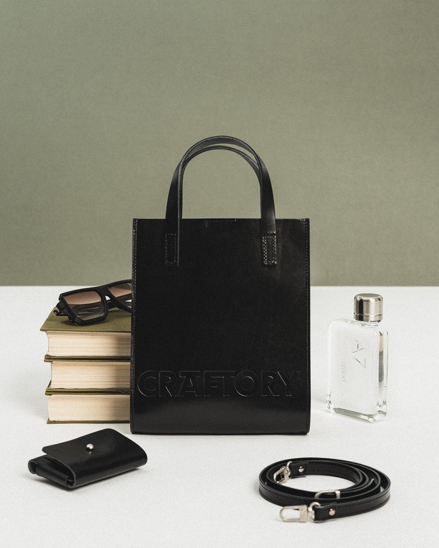 Bold Bucket Handbag - Black