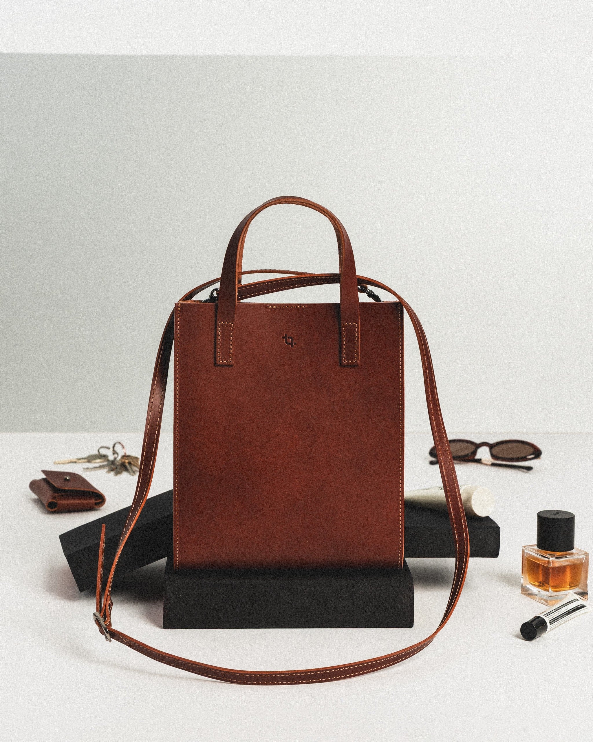 Bold Bucket Handbag - Cognac