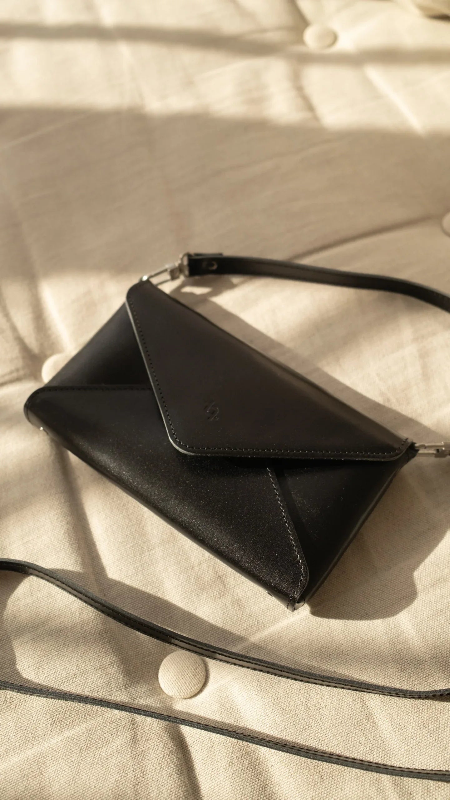 Mini Model Clutch with 3 Straps - Black - Aslook.com