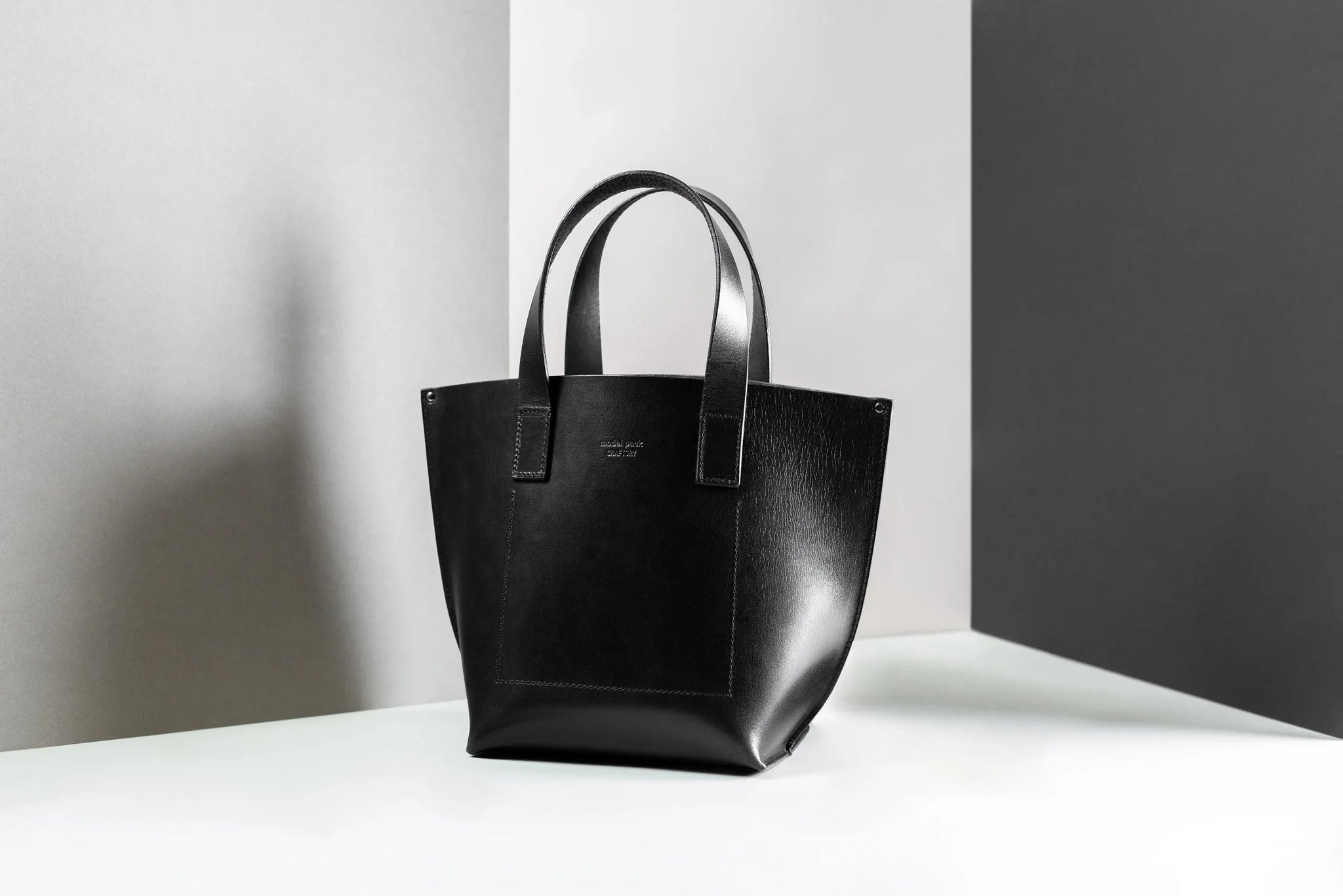 Model Bucket - Black - Aslook.com